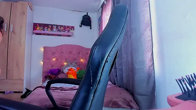 Snapshot of saralolo420 chatting on 12.14.24 saralolo420 online show from 12.14.24