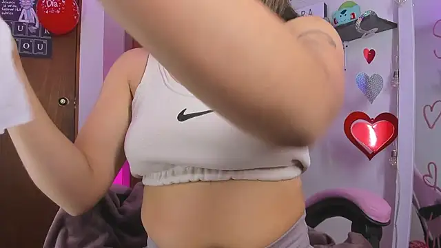 Snapshot of saralolo420 chatting on 02.19.25 saralolo420 online show from 02.19.25