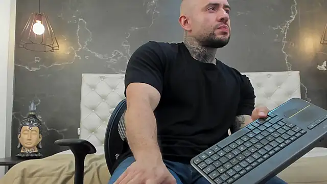 BruceDallas online show from 02.01.25