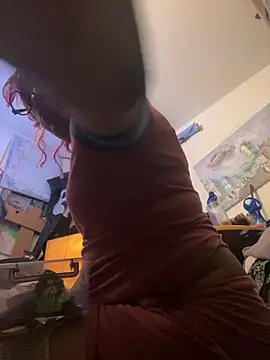 Snapshot of Mune_Raez_6 chatting on 12.22.25 Mune Raez 6 online show from 12.22.25