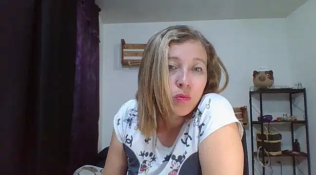 Snapshot of charlott_ponce chatting on 12.20.24 charlott ponce online show from 12.20.24