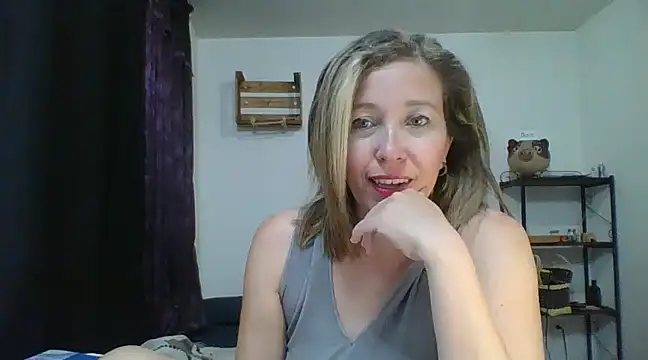 Snapshot of charlott_ponce chatting on 12.26.24 charlott ponce online show from 12.26.24