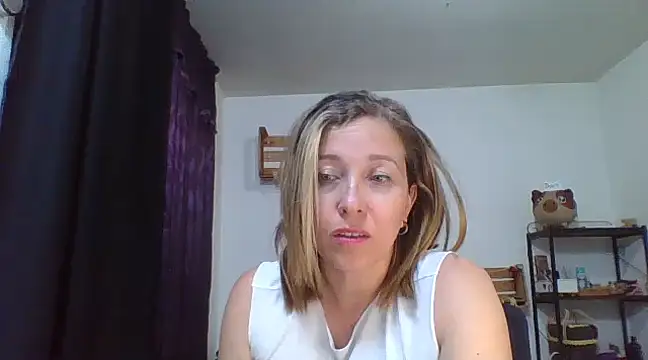 Snapshot of charlott_ponce chatting on 12.31.24 charlott ponce online show from 12.31.24