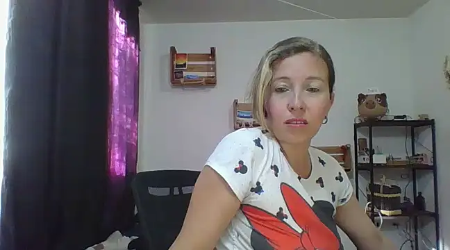 Snapshot of charlott_ponce chatting on 01.15.25 charlott ponce online show from 01.15.25