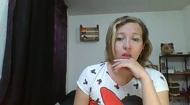 Snapshot of charlott_ponce chatting on 01.21.25 charlott ponce online show from 01.21.25