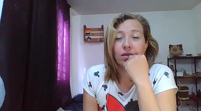 Snapshot of charlott_ponce chatting on 01.21.25 charlott ponce online show from 01.21.25