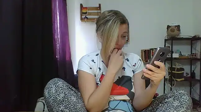 Snapshot of charlott_ponce chatting on 01.23.25 charlott ponce online show from 01.23.25