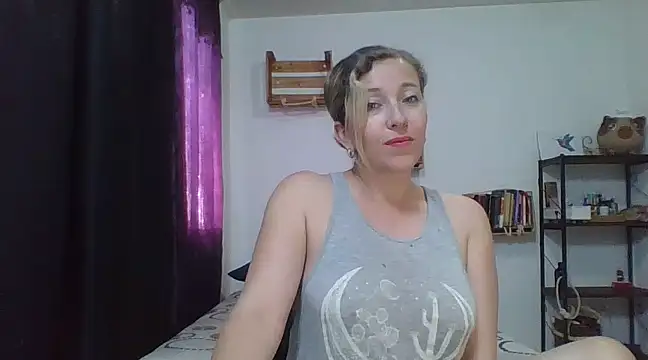 Snapshot of charlott_ponce chatting on 02.14.25 charlott ponce online show from 02.14.25