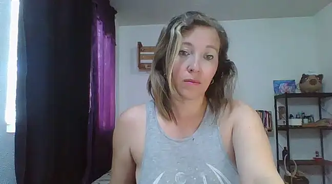Snapshot of charlott_ponce chatting on 02.19.25 charlott ponce online show from 02.19.25