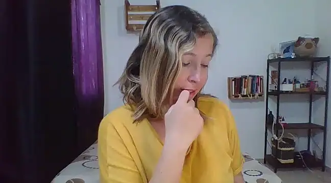 Snapshot of charlott_ponce chatting on 03.19.25 charlott ponce online show from 03.19.25