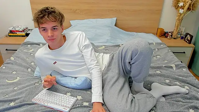 Snapshot of Fandi_777 chatting on 12.10.24 Fandi 777 online show from 12.10.24