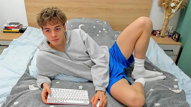 Snapshot of Fandi_777 chatting on 12.16.24 Fandi 777 online show from 12.16.24