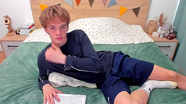 Snapshot of Fandi_777 chatting on 09.21.25 Fandi 777 online show from 09.21.25