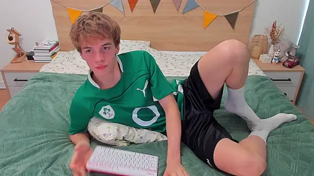 Snapshot of Fandi_777 chatting on 09.25.25 Fandi 777 online show from 09.25.25