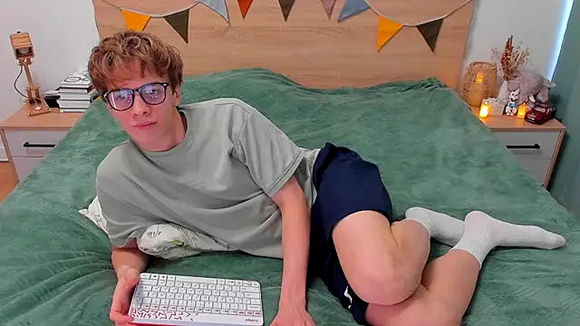 Snapshot of Fandi_777 chatting on 09.28.25 Fandi 777 online show from 09.28.25