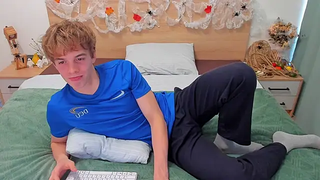 Snapshot of Fandi_777 chatting on 10.11.25 Fandi 777 online show from 10.11.25