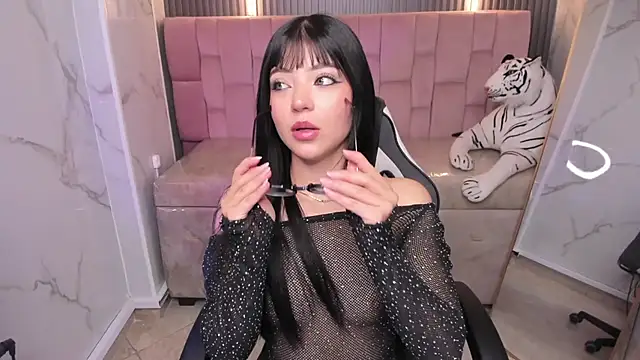  mia collins b  online show from 10.08.25