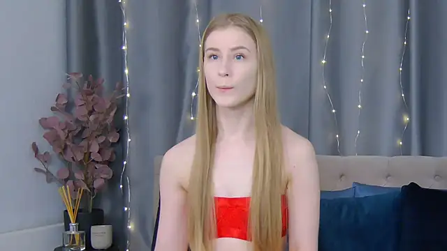 Snapshot of VioletiSwone chatting on 01.17.25 VioletiSwone online show from 01.17.25