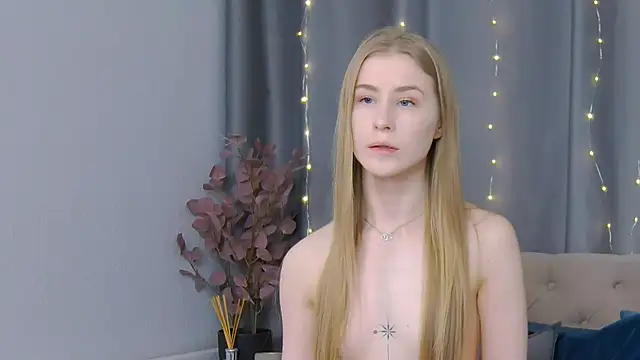 Snapshot of VioletiSwone chatting on 01.26.25 VioletiSwone online show from 01.26.25