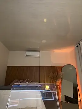 Snapshot of Lianh_Benett chatting on 10.19.25 Lianh Benett online show from 10.19.25