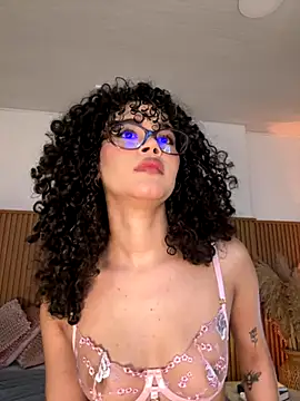 Snapshot of Lianh_Benett chatting on 10.23.25 Lianh Benett online show from 10.23.25