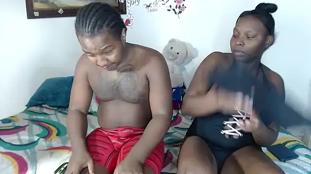 Snapshot of sexxxtreeme_ chatting on 10.06.25 sexxxtreeme  online show from 10.06.25