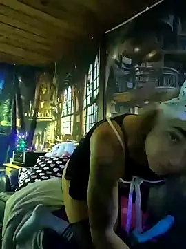 Snapshot of KrystallCox@xh chatting on 10.09.25 KrystallCoxxh online show from 10.09.25