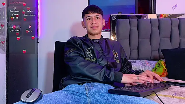 Snapshot of Mr_daren_ chatting on 09.09.25 Mr daren online show from 09.09.25