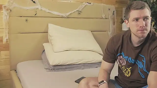 Snapshot of EthanPinkman chatting on 10.30.25 EthanPinkman online show from 10.30.25