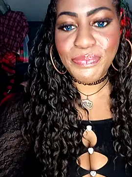 Snapshot of AmazonianMistress chatting on 03.15.25 AmazonianMistress online show from 03.15.25