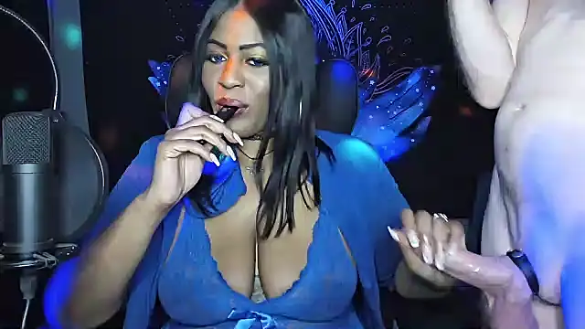 Snapshot of AmazonianMistress chatting on 03.22.25 AmazonianMistress online show from 03.22.25