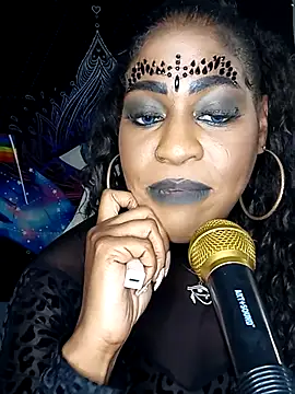 Snapshot of AmazonianMistress chatting on 10.23.25 AmazonianMistress online show from 10.23.25