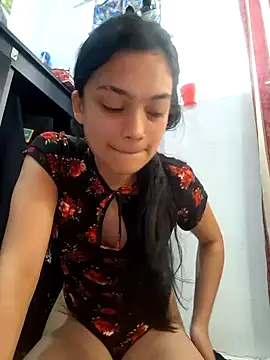 Snapshot of littlemelii chatting on 12.19.24 littlemelii online show from 12.19.24