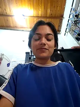 Snapshot of littlemelii chatting on 12.22.24 littlemelii online show from 12.22.24