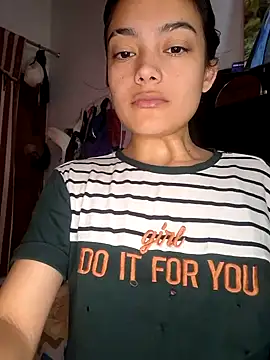 Snapshot of littlemelii chatting on 12.29.24 littlemelii online show from 12.29.24