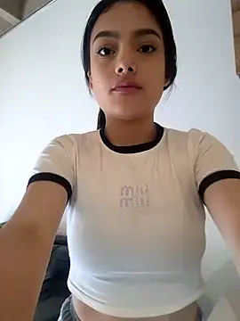 Snapshot of littlemelii chatting on 02.25.25 littlemelii online show from 02.25.25