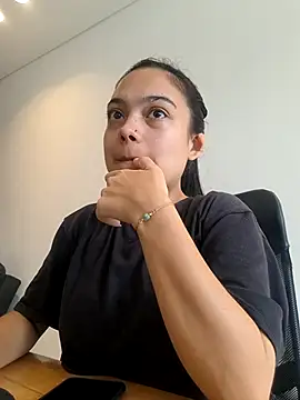 Snapshot of littlemelii chatting on 03.17.25 littlemelii online show from 03.17.25