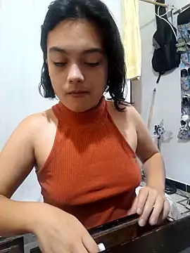 Snapshot of littlemelii chatting on 09.11.25 littlemelii online show from 09.11.25