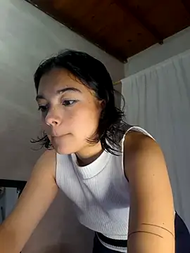 Snapshot of littlemelii chatting on 09.12.25 littlemelii online show from 09.12.25