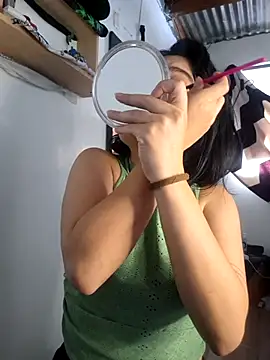 Snapshot of littlemelii chatting on 09.30.25 littlemelii online show from 09.30.25