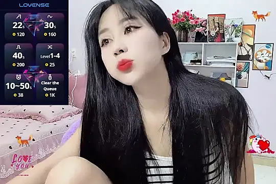  LLisa  online show from 12.04.25