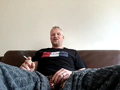 Heidemensch online show from 03.20.25