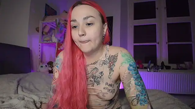 Snapshot of PinkHurricaneOfficial chatting on 01.24.25 PinkHurricaneOfficial online show from 01.24.25