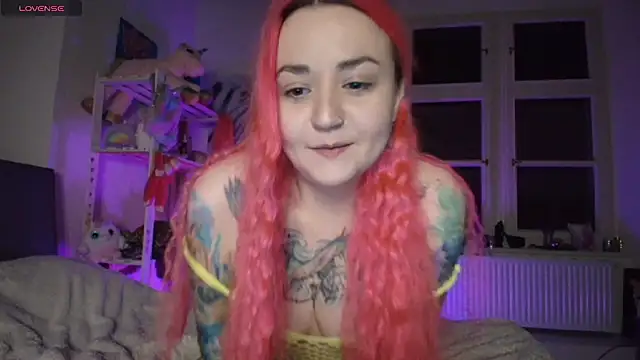 Snapshot of PinkHurricaneOfficial chatting on 01.26.25 PinkHurricaneOfficial online show from 01.26.25