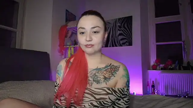 Snapshot of PinkHurricaneOfficial chatting on 03.17.25 PinkHurricaneOfficial online show from 03.17.25