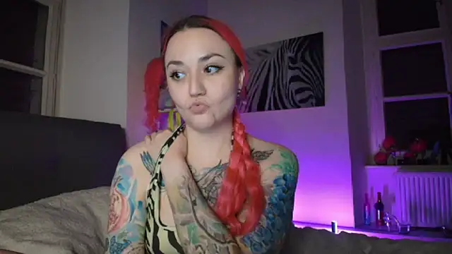 Snapshot of PinkHurricaneOfficial chatting on 03.22.25 PinkHurricaneOfficial online show from 03.22.25