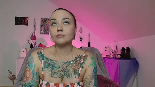 Snapshot of PinkHurricaneOfficial chatting on 09.10.25 PinkHurricaneOfficial online show from 09.10.25