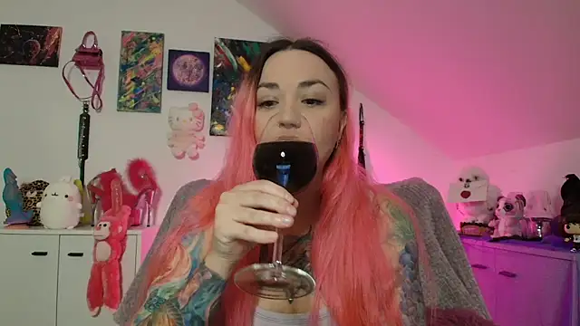 Snapshot of PinkHurricaneOfficial chatting on 10.05.25 PinkHurricaneOfficial online show from 10.05.25