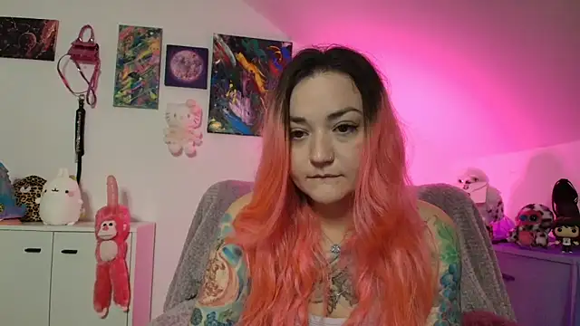 Snapshot of PinkHurricaneOfficial chatting on 10.17.25 PinkHurricaneOfficial online show from 10.17.25