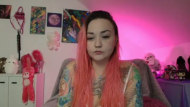 Snapshot of PinkHurricaneOfficial chatting on 10.22.25 PinkHurricaneOfficial online show from 10.22.25